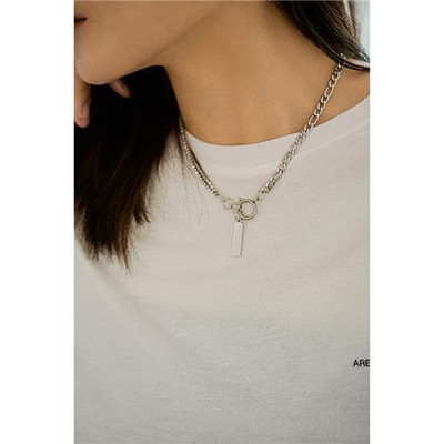 Ασημένιο χρώμα  αλυσίδα με μενταγιόν