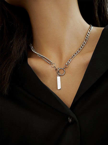 Ασημένιο χρώμα  αλυσίδα με μενταγιόν