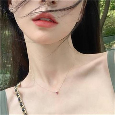 Μοντέρνα γυναικεία λεπτή αλυσίδα με χρωματιστή πέτρα