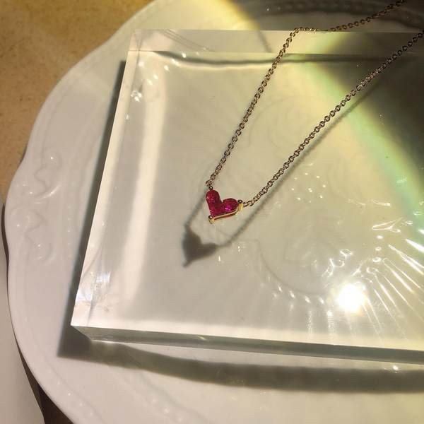 Μοντέρνα γυναικεία λεπτή αλυσίδα με χρωματιστή πέτρα