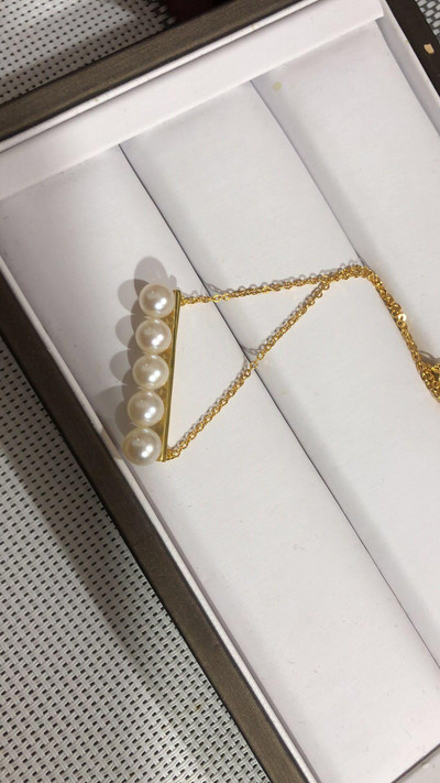 Λεπτό χρυσό χρώμα κολιέ με πέρλες