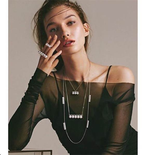 Λεπτό χρυσό χρώμα κολιέ με πέρλες