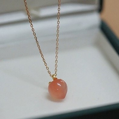 Kuldne ripatsiga kaelakee