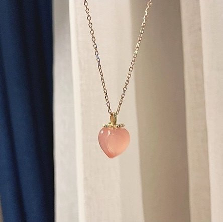 Kuldne ripatsiga kaelakee