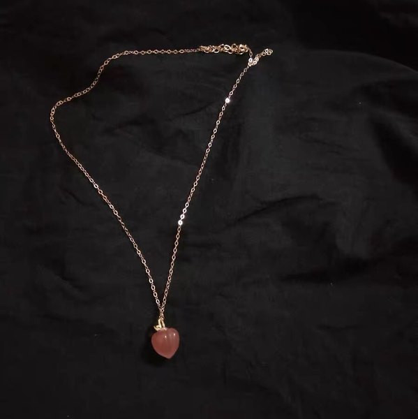 Kuldne ripatsiga kaelakee