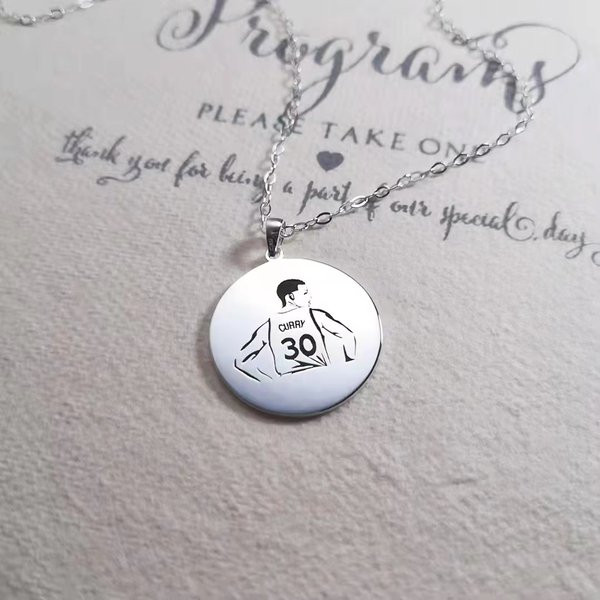 Ασημένιο χρώμα κολιέ με κρεμαστό μπαλάκι