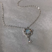 Γυναικείο κολιέ με πέτρες σε ασημί χρώμα