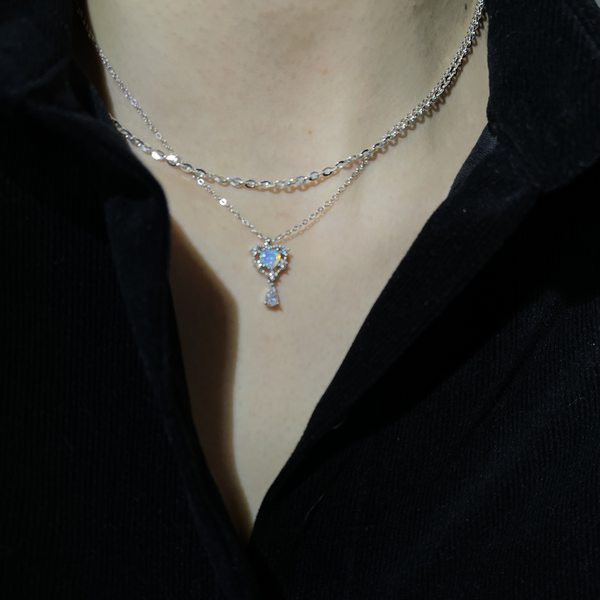 Γυναικείο κολιέ με πέτρες σε ασημί χρώμα