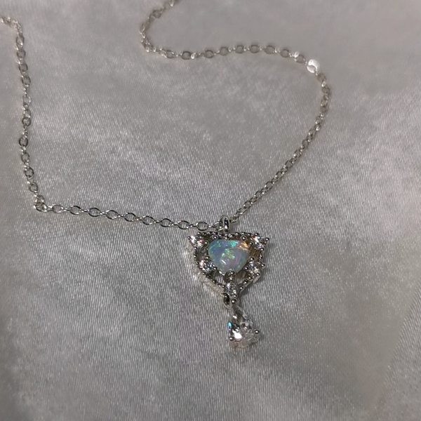 Γυναικείο κολιέ με πέτρες σε ασημί χρώμα