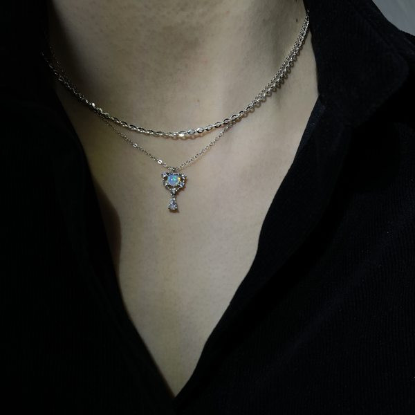 Γυναικείο κολιέ με πέτρες σε ασημί χρώμα