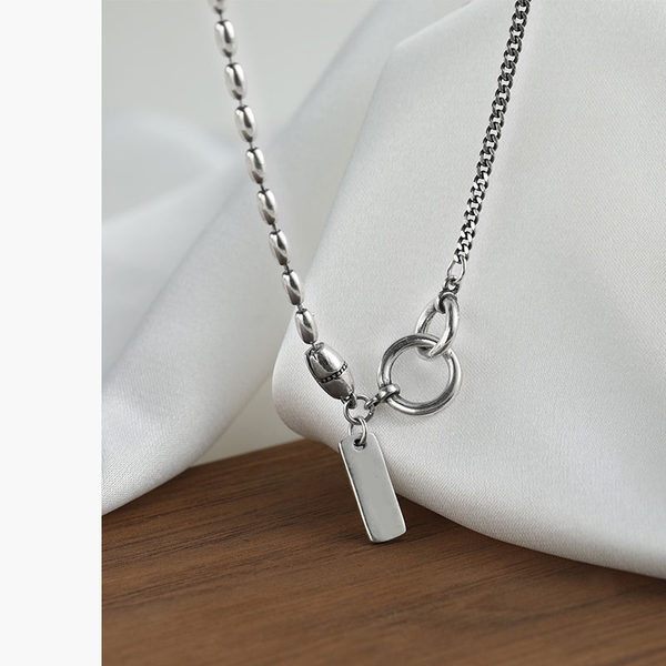 Ασημένιο χρώμα κολιέ με μενταγιόν