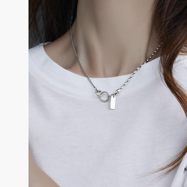 Ασημένιο χρώμα κολιέ με μενταγιόν