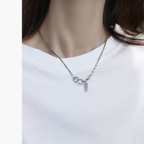 Ασημένιο χρώμα κολιέ με μενταγιόν