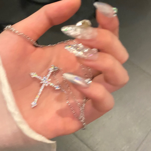 Γυναικείο κολιέ με σταυρό μενταγιόν και διακοσμητικές πέτρες