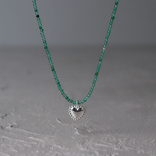 Γυναικείο κολιέ με χάντρες και μενταγιόν καρδιά