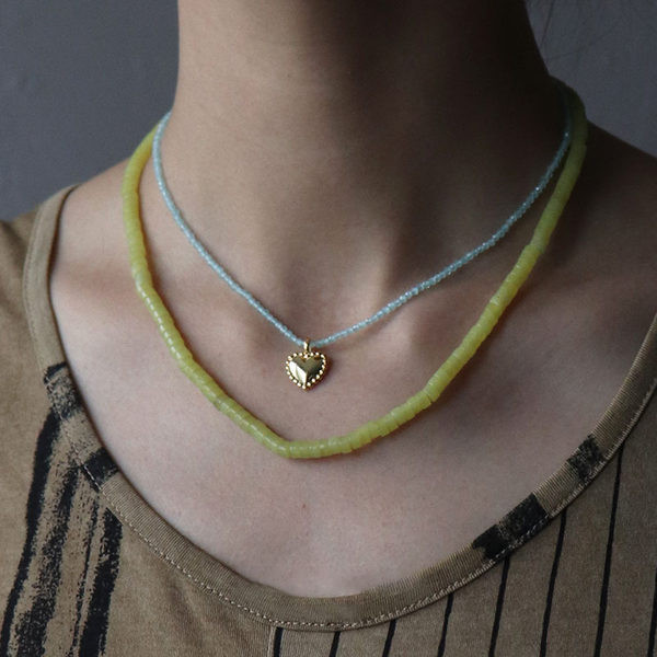 Γυναικείο κολιέ με χάντρες και μενταγιόν καρδιά