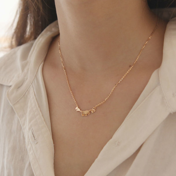 Kasdieniai moteriški karoliai su dramblio puošmena