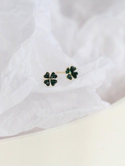 Γυναικεία σκουλαρίκια σε σχήμα τριφυλλιού με διακοσμητικές πέτρες