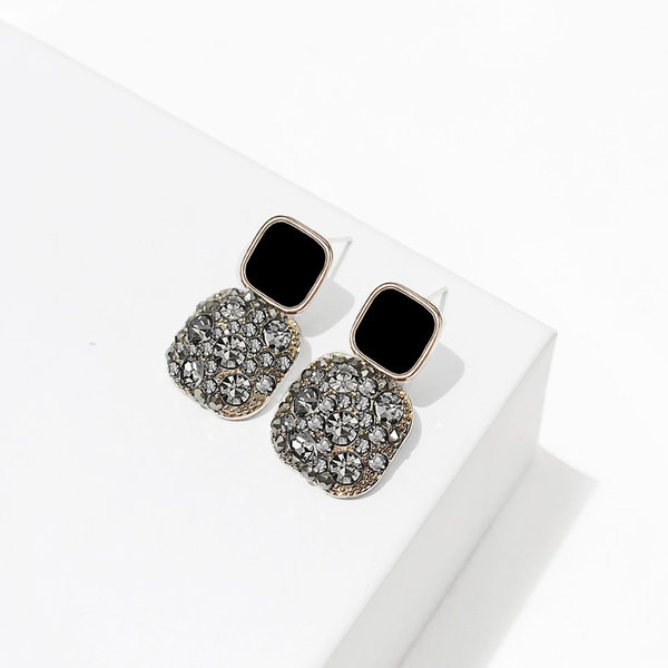 Ženske naušnice sa kamenčićima - četiri boje