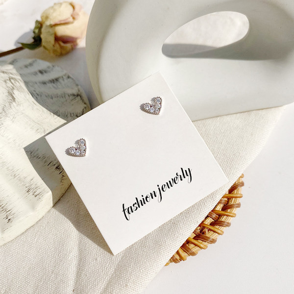 Naiste südamekujulised dekoratiivkividega kõrvarõngad