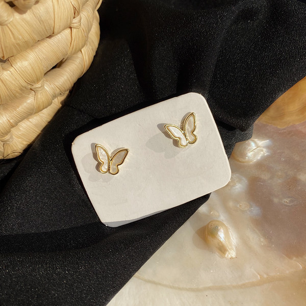 Moodsad naiste liblikakujulised kõrvarõngad