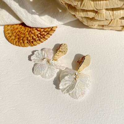 Γυναικεία κρεμαστά σκουλαρίκια σε δύο χρώματα