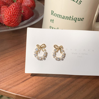 Τρέχοντα σκουλαρίκια με πέρλες και πέτρες