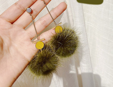 Καθημερινά σκουλαρίκια με πούπουλα