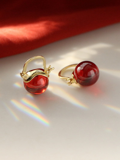 Λεπτά γυναικεία σκουλαρίκια με πέρλα