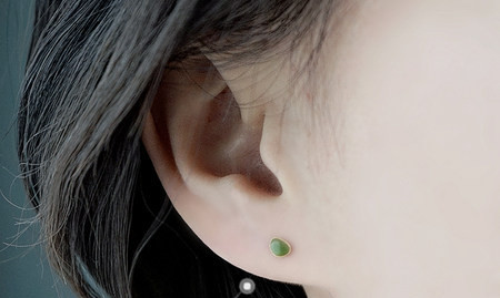 Väikesed naiste kiviga kõrvarõngad - hõbedane ja kuldne värv