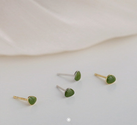 Väikesed naiste kiviga kõrvarõngad - hõbedane ja kuldne värv