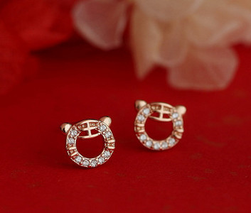 Γυναικεία σκουλαρίκια διάφορα μοντέλα με διακοσμητικές πέτρες