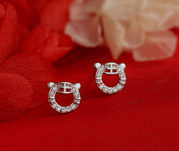 Γυναικεία σκουλαρίκια διάφορα μοντέλα με διακοσμητικές πέτρες