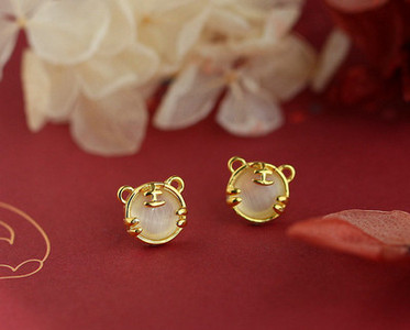 Γυναικεία σκουλαρίκια διάφορα μοντέλα με διακοσμητικές πέτρες