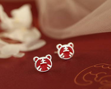 Γυναικεία σκουλαρίκια διάφορα μοντέλα με διακοσμητικές πέτρες