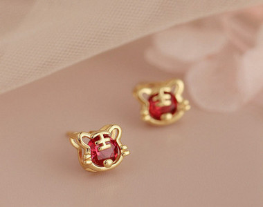 Γυναικεία σκουλαρίκια διάφορα μοντέλα με διακοσμητικές πέτρες