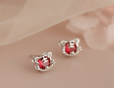 Γυναικεία σκουλαρίκια διάφορα μοντέλα με διακοσμητικές πέτρες