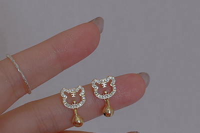 Γυναικεία σκουλαρίκια διάφορα μοντέλα με διακοσμητικές πέτρες