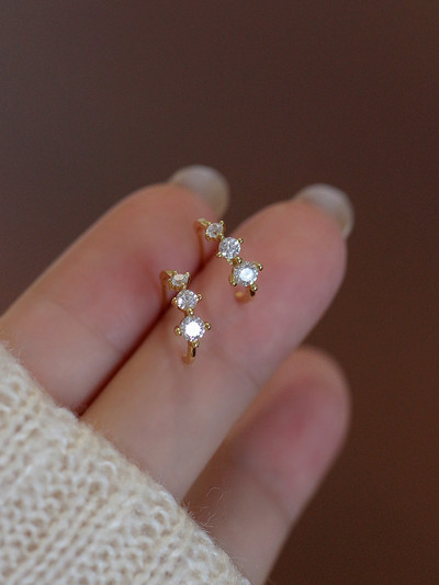 Γυναικεία ντελικάτα σκουλαρίκια με πέτρες