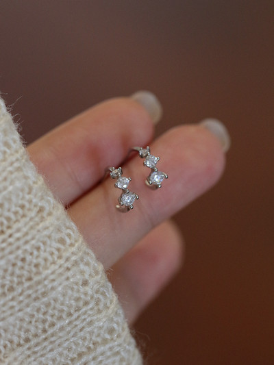 Γυναικεία ντελικάτα σκουλαρίκια με πέτρες