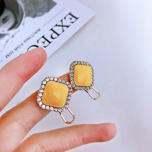 Ženske naušnice žute boje sa kamenčićima