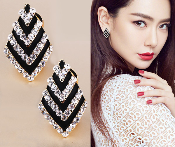 Ženske svečane naušnice sa ukrasnim kamenčićima