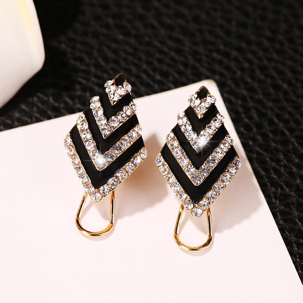 Ženske svečane naušnice sa ukrasnim kamenčićima