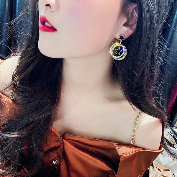 Naiste rippuvad kividega kõrvarõngad - mitu mudelit