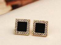 Γυναικεία τετράγωνα σκουλαρίκια με διακοσμητικές πέτρες