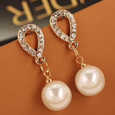 Κομψά κρεμαστά σκουλαρίκια με πέρλες