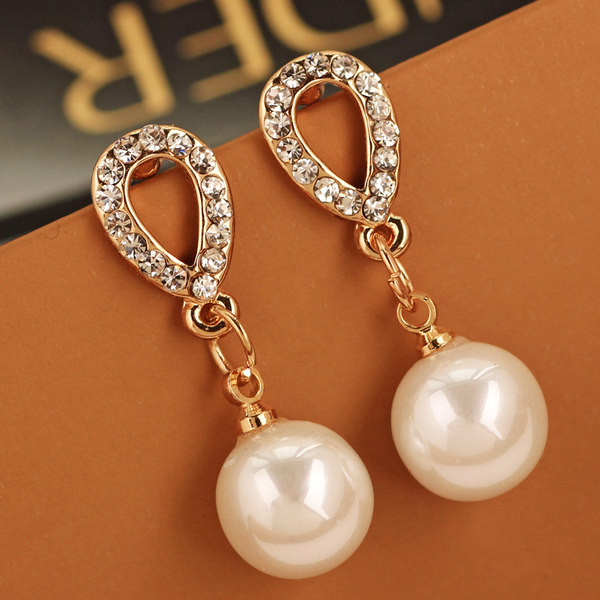 Κομψά κρεμαστά σκουλαρίκια με πέρλες