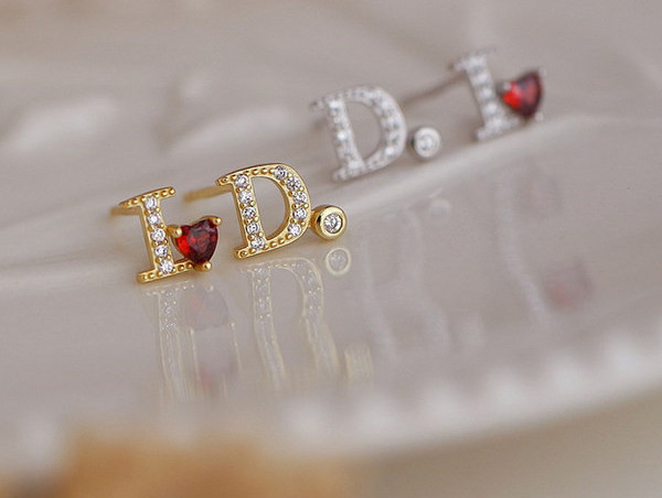 Moodsad naiste kividega kõrvarõngad - kuldset ja hõbedast värvi