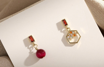 Κομψά σκουλαρίκια με διακοσμητικές πέτρες για γυναίκες