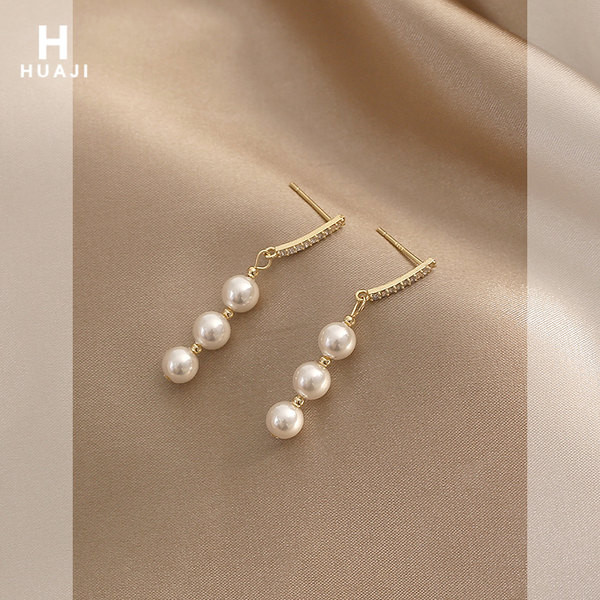 Rippuvad pärlitega kõrvarõngad